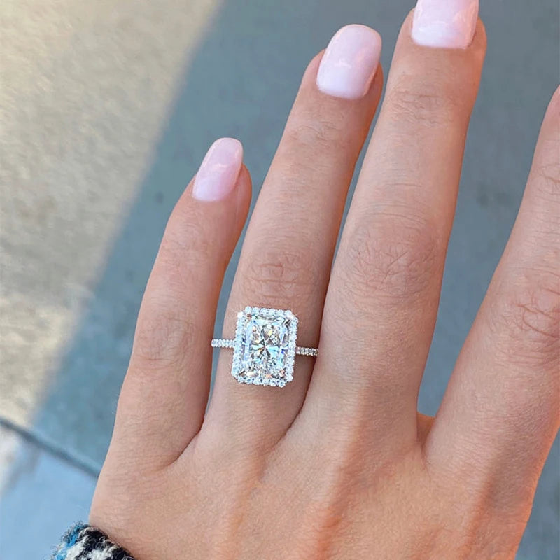 Dorian Luxe Crisp White Diamond Ring 💍